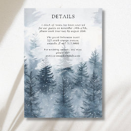 冬の霧深い雪の森の山の結婚式の詳細 エンクロージャーカード