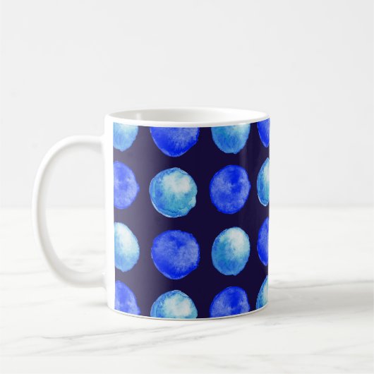 冬の青い水彩画のドット・パターン コーヒーマグカップ (左)
