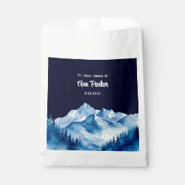 冬の青い空の下、真っ白な雪に覆われた山々を背景にした、ウエディングシャワーのお祝い フェイバーバッグ