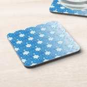 冬の青と白の雪片パターン コースター (左側)