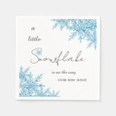 冬の青エレガント小さなスノーフレーク赤ちゃんシャワー スタンダードカクテルナプキン (正面)