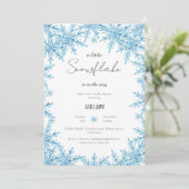 冬の青エレガント小さなスノーフレーク赤ちゃんシャワー 招待状 (スタンド正面)