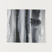 冬の風景と木、黒と白 – アート タペストリー (正面(横))