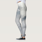 冬の風景に登場する狼 レギンス (左)