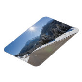 冬の風景を通る牧歌的な空の道路、2 マグネット (左側)