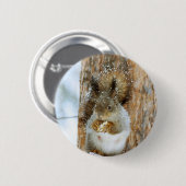 冬の風景内のかわいいリス 缶バッジ (正面&裏面)