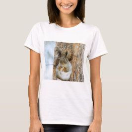 冬の風景内のかわいいリス Tシャツ