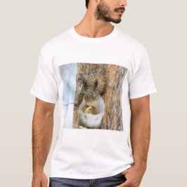 冬の風景内のかわいいリス Tシャツ