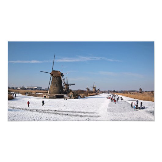 冬の風車に沿った氷のスケートで滑る フォトプリント            (正面)