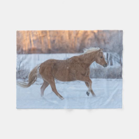 冬の馬のドライブで隠れ家の牧場 フリースブランケット (正面(横))