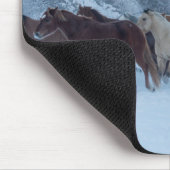 冬の馬のドライブで隠れ家の牧場 マウスパッド (コーナー)