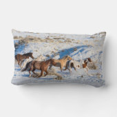 冬の馬のドライブで隠れ家の牧場 ランバークッション (裏面)