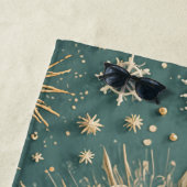 冬の黄金の抱擁：雪の結晶セレナーデ ビーチタオル (インサイチュ)