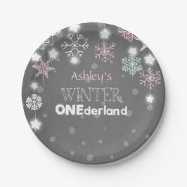 冬のonederlandの誕生日は雪片のピンクをめっきします ペーパープレート