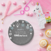 冬のonederlandの誕生日は青い雪片をめっきします ペーパープレート (パーティー)