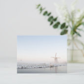 冬はがきの雪の中の風車 ポストカード (スタンド正面)