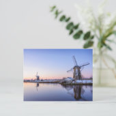 冬は風車が川沿いに凍っていある ポストカード (スタンド正面)