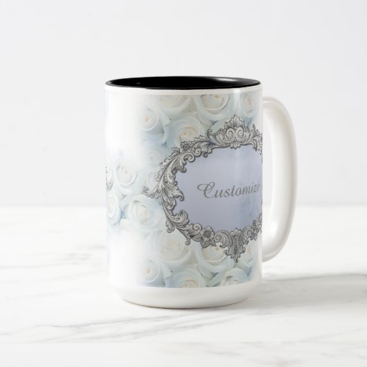 冬パーソナライズされた白のバラ結婚ズマグ ツートーンマグカップ (正面右)