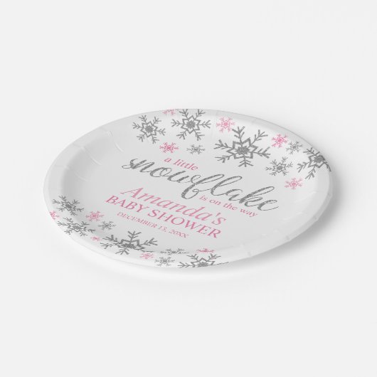 冬ピンクのスノーフレーク赤ちゃんシャワー ペーパープレート (アングル)