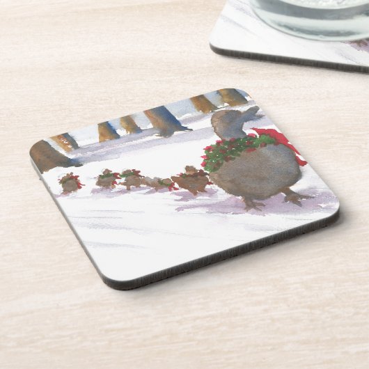 冬休みの間にボストンでよく見られるアヒル コースター (左側)