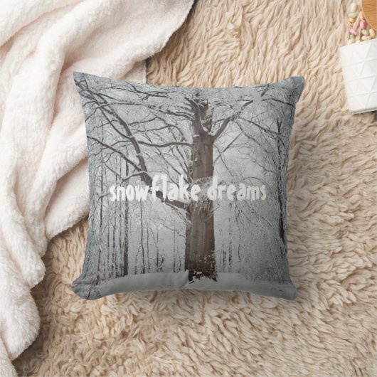 冬威厳のあるの森のブナの木 クッション (ブランケット)