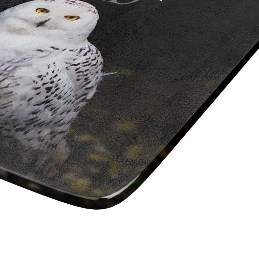 冬威厳のある雪フクロウモノグラム名前をカスタムする カッティングボード (角)