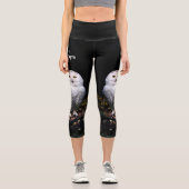 冬威厳のある雪フクロウモノグラム名前をカスタムする カプリレギンス (正面)