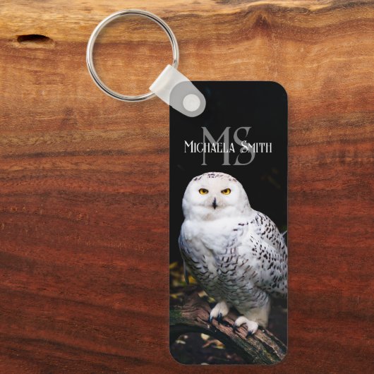 冬威厳のある雪フクロウモノグラム名前をカスタムする キーホルダー (正面)