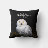冬威厳のある雪フクロウモノグラム名前をカスタムする クッション (裏面)