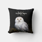 冬威厳のある雪フクロウモノグラム名前をカスタムする クッション (正面)