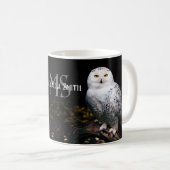 冬威厳のある雪フクロウモノグラム名前をカスタムする コーヒーマグカップ (正面右)
