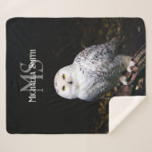 冬威厳のある雪フクロウモノグラム名前をカスタムする シェルパブランケット (正面(横))