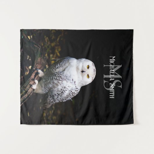 冬威厳のある雪フクロウモノグラム名前をカスタムする タペストリー (正面(横))