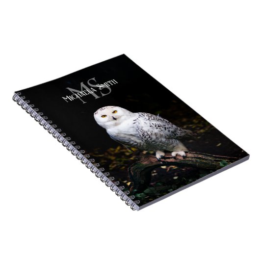 冬威厳のある雪フクロウモノグラム名前をカスタムする ノートブック (右側)