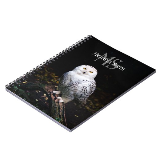 冬威厳のある雪フクロウモノグラム名前をカスタムする ノートブック (左側)