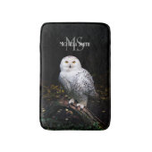 冬威厳のある雪フクロウモノグラム名前をカスタムする バスマット (正面縦)