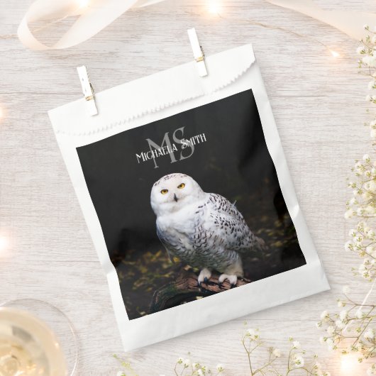 冬威厳のある雪フクロウモノグラム名前をカスタムする フェイバーバッグ (クリップ留めされた状態)