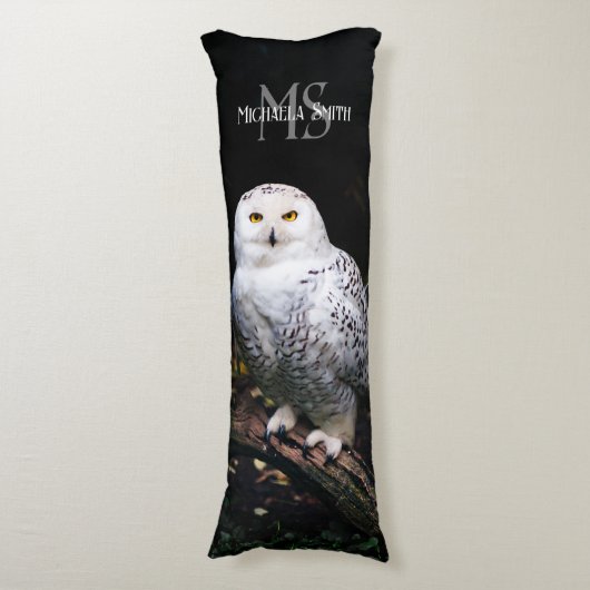 冬威厳のある雪フクロウモノグラム名前をカスタムする ボディピロー (正面縦)