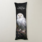 冬威厳のある雪フクロウモノグラム名前をカスタムする ボディピロー (裏面 (縦))