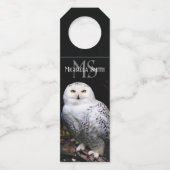 冬威厳のある雪フクロウモノグラム名前をカスタムする ボトルネックタグ (正面)
