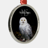 冬威厳のある雪フクロウモノグラム名前をカスタムする メタルオーナメント (右)