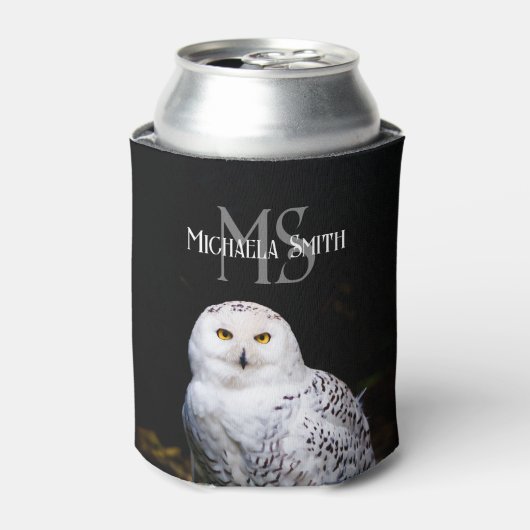 冬威厳のある雪フクロウモノグラム名前をカスタムする 缶クーラー (缶正面)