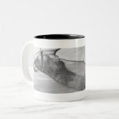 冬B&Wの流れ ツートーンマグカップ (正面左)