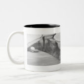 冬B&Wの流れ ツートーンマグカップ (左)