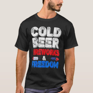 冷たいビール花火と7月Merica Uの自由4 Tシャツ