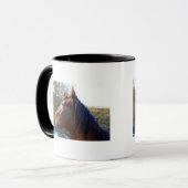 冷たい日の茶色の馬のポートレート マグカップ (正面左)