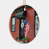 冷たい春, NY -通りと赤い建物 セラミックオーナメント (右)