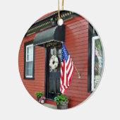 冷たい春, NY -通りと赤い建物 セラミックオーナメント (左)