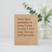 冷蔵庫から6人の足を遠くに持ち続ける必要がある ポストカード (スタンド正面)