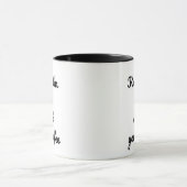 冷静さを保ちコーヒーを飲もう マグカップ (中央)